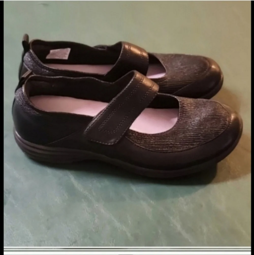 Aravon Black leather Academia mary jane shoes school girl clogs 7.5 comfortable